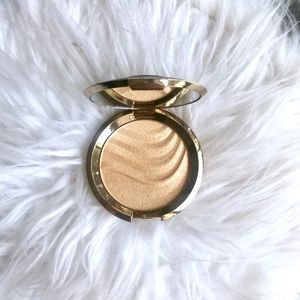 NEW Becca Pressed Highlighter: Gold Lava